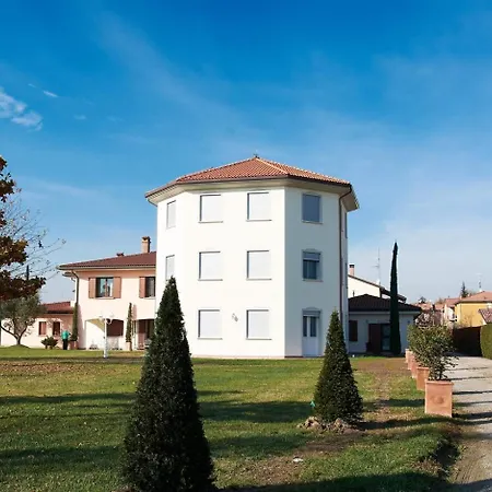 Boutique San Giovanni 3* سان جوفانّي إن بيرْس