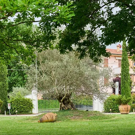 Boutique San Giovanni 圣乔瓦尼·因皮尔斯