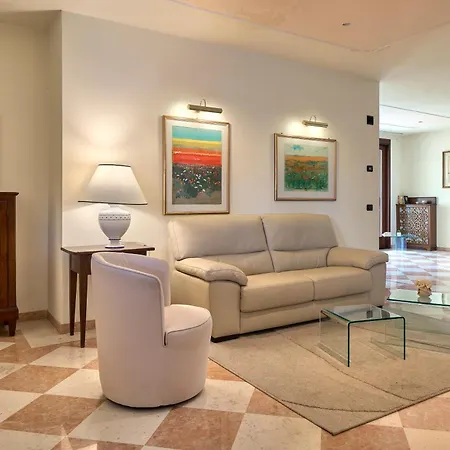 Hotel Boutique San Giovanni 3*